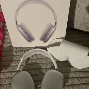 Apple airpod pro max Over-Ear Headphones in Silver